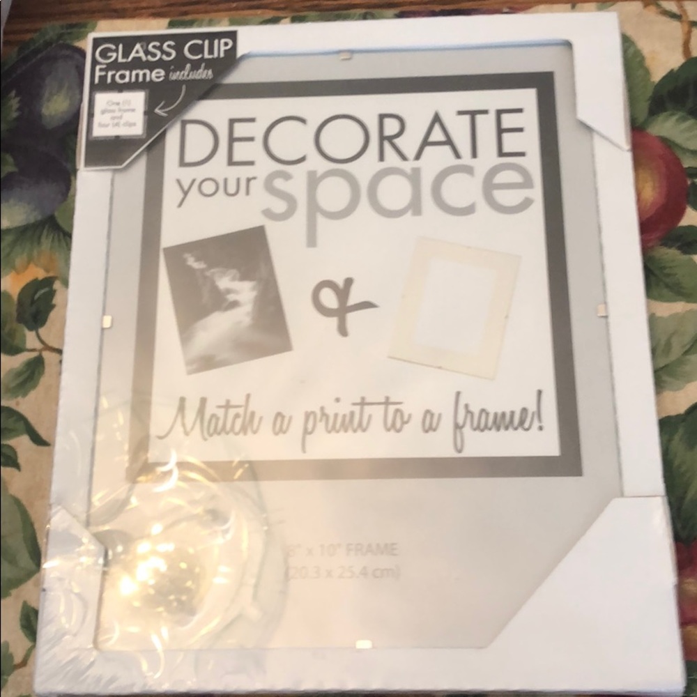 Picture frame includes glass, &. 4 clips NEW